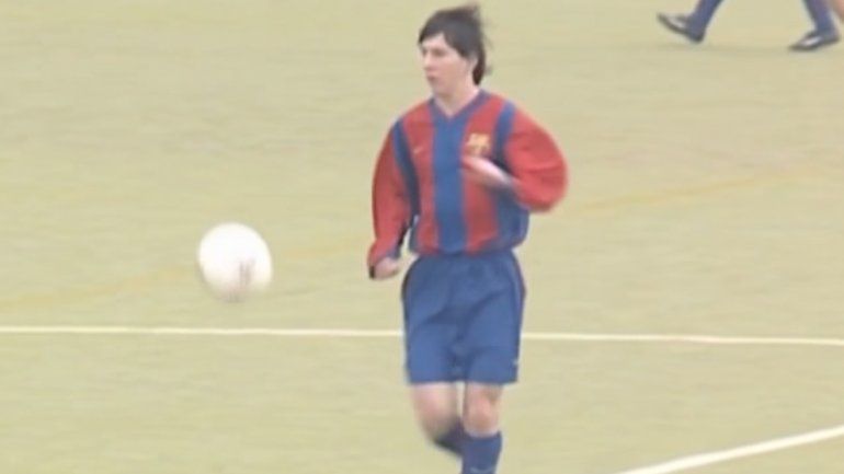 Publican imágenes inéditas de Messi en las juveniles