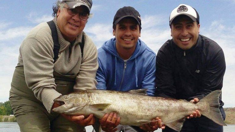 El gran ejemplar dio pelea durante unos 45 minutos.