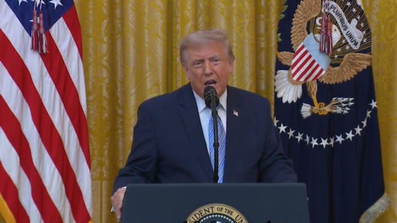 Donald Trump sancionó a un técnico que ganaba miles de dólares apostando con sus discursos. | LM Neuquen Donald Trump sancionó a un técnico que ganaba miles de dólares apostando con sus discursos.