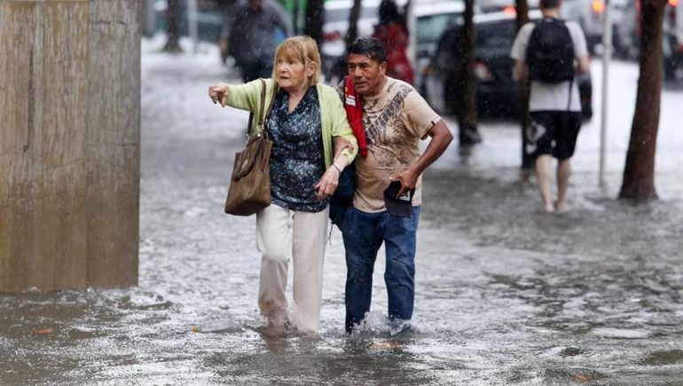 Cayeron más de 60 milimetros de agua en menos de una hora. Cayeron más de 60 milimetros de agua en menos de una hora.