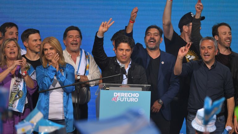 Axel Kicillof agradeciéndole a su electorado tras el triunfo en las elecciones 2023 en PBA. Axel Kicillof agradeciéndole a su electorado tras el triunfo en las elecciones 2023 en PBA.