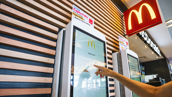 Nuevo McDonalds en la Patagonia: en dos días evaluaron a más de 700 jóvenes que se postularon para trabajar. Nuevo McDonalds en la Patagonia: en dos días evaluaron a más de 700 jóvenes que se postularon para trabajar.