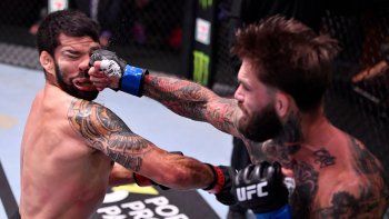 Cody Garbrandt y su terrible golpe para ganar la pelea. Cody Garbrandt y su terrible golpe para ganar la pelea.