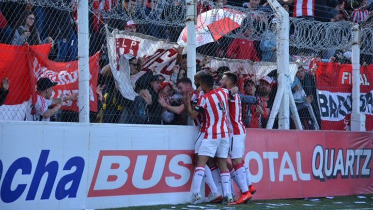 El Pincha copó Cutral Co, avanzó a  octavos y le dedicó el triunfo a Bilardo
