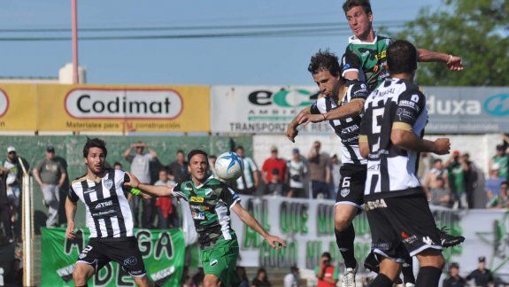 Cipolletti fue justo ganador ante el Tricolor como visitante y se ilusiona con dar pelea arriba hasta el final, por un nuevo intento de llegar al Nacional B.