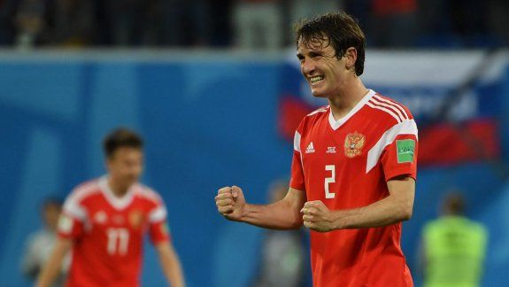 Fernandes, el brasileño que juega para Rusia, encabeza los festejos.