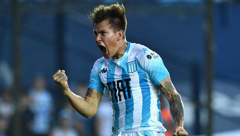 Arias lo salvó, Reniero mojó y Racing  se acercó