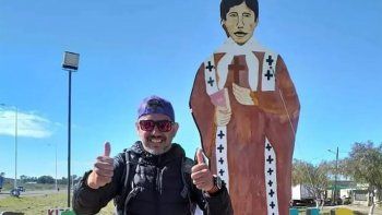 cumplira el sueno de su abuelo: a pie unira dina huapi con chimpay cumplira el sueno de su abuelo: a pie unira dina huapi con chimpay