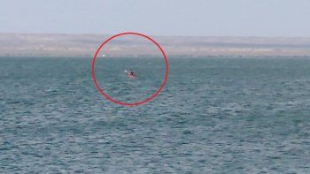 rescataron a nena que habia quedado a la deriva en el lago pellegrini rescataron a nena que habia quedado a la deriva en el lago pellegrini