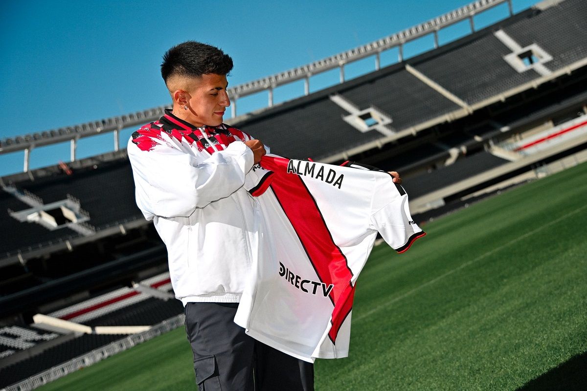 Las primeras fotos de Thiago Almada con la camiseta de River y su fuerte frase al ser presentado