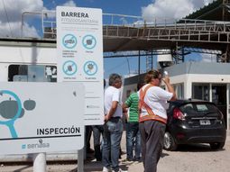 Marcha atrás. Según las autoridades de la FUNBAPA, el SENASA seguirá al frente de la barrera sanitaria en 2025. Marcha atrás. Según las autoridades de la FUNBAPA, el SENASA seguirá al frente de la barrera sanitaria en 2025.