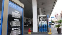 Las pizarras en las estaciones YPF de Neuquén muestran un nuevo precio en los combustibles / Foto Las pizarras en las estaciones YPF de Neuquén muestran un nuevo precio en los combustibles / Foto
