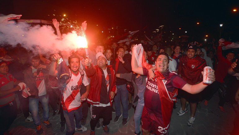 El festejo Monumental de los hinchas de River en Neuquén