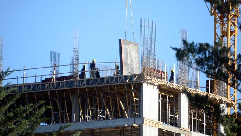 Los números del INDEC sobre la construcción y la industria encienden las alertas en el Gobierno.