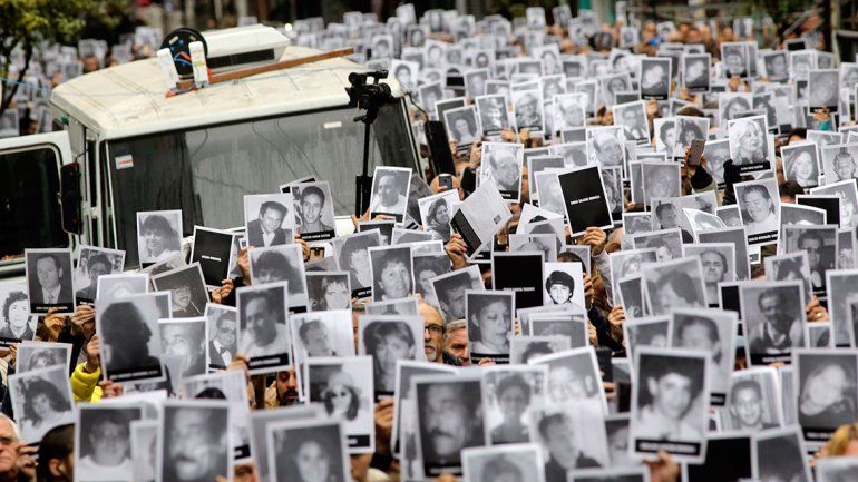 A las 9:53 sonó la alarma: a esa hora explotó el coche bomba.