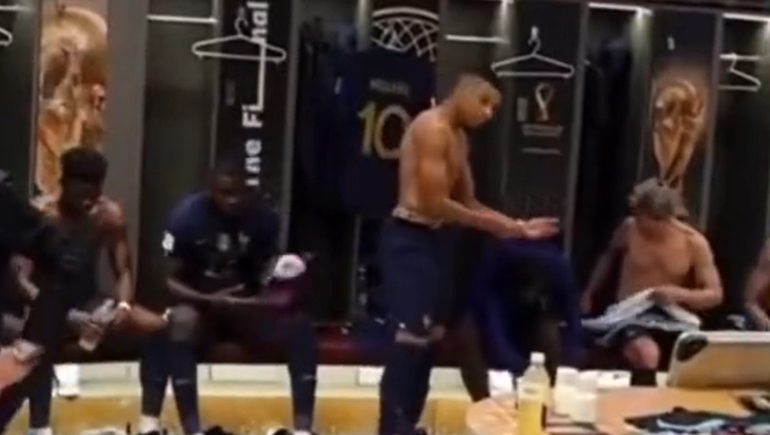 Viral: la furia de Mbappé con sus compañeros en el entretiempo de la final