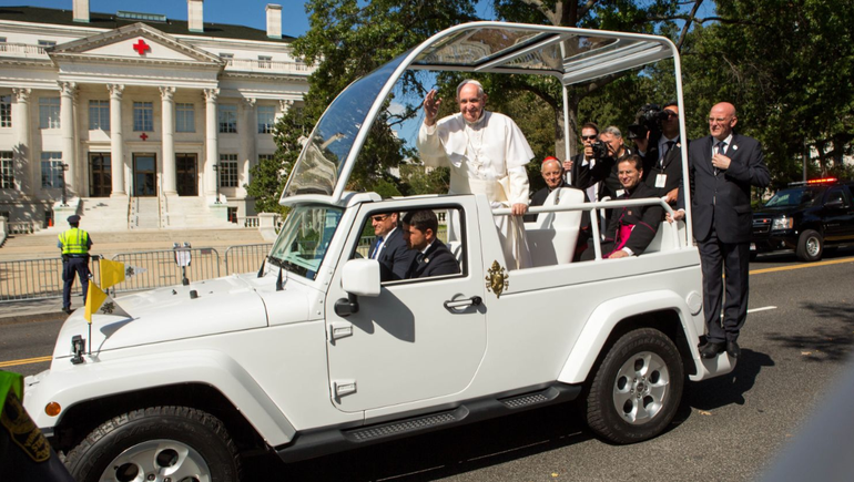 Se definió cuál será el destino del  papamovil de Francisco