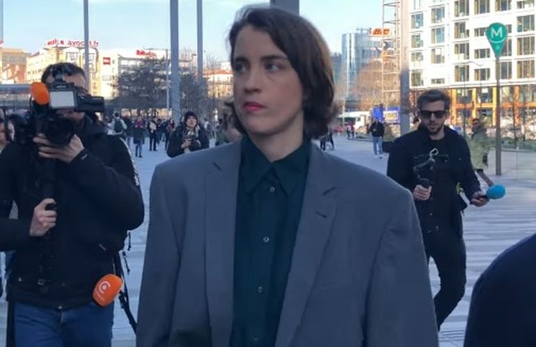 Haenel llegó y se retiró de los Tribunales entre aplausos. Haenel llegó y se retiró de los Tribunales entre aplausos.