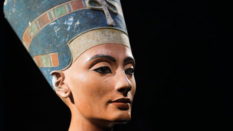 Creen haber hallado la legendaria tumba de la reina Nefertiti