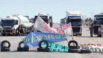 AM-corte-en-Añelo--autoconvocados-salud-(3).jpg