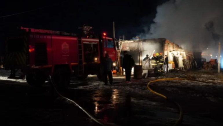 El incendio se inició por un desperfecto en una salamandra, en una noche de mucho frío. El incendio se inició por un desperfecto en una salamandra, en una noche de mucho frío. 
