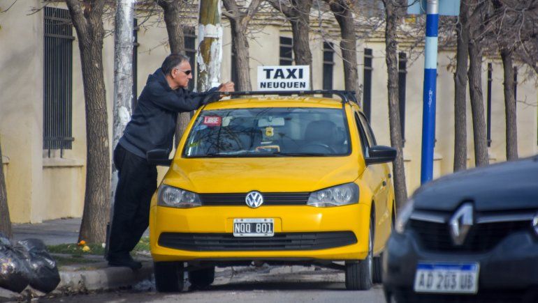 Aumentan los taxis: cuánto costará la bajada de bandera desde el lunes