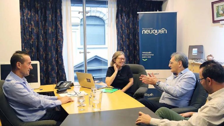 Claudio Avruj del INAI y el ministro Jorge Tobares acordaron abrir los relevamientos en algunas comunidades mapuches de Neuquén. Claudio Avruj del INAI y el ministro Jorge Tobares acordaron abrir los relevamientos en algunas comunidades mapuches de Neuquén.