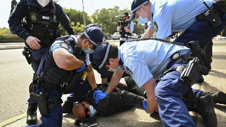 Australia reprime a manifestantes anti confinamiento