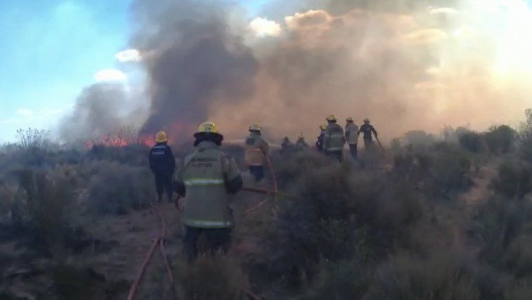 Susto en Plottier por un incendio en zona de chacras