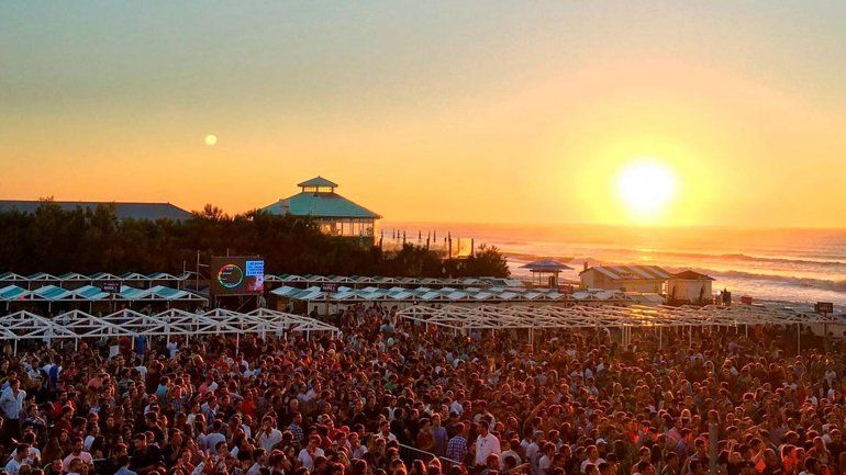 El boliche playero donde se iniciaron los disturbios.