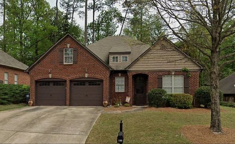 El hecho ocurrió en en una casa ubicada situada en la ciudad de Hoover, estado de Alabama. El hecho ocurrió en en una casa ubicada situada en la ciudad de Hoover, estado de Alabama.