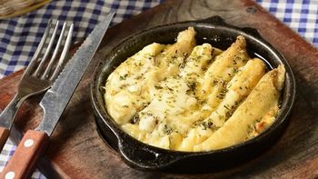 Provoleta a la parrilla como la del bodegón: los 4 trucos de los expertos Provoleta a la parrilla como la del bodegón: los 4 trucos de los expertos