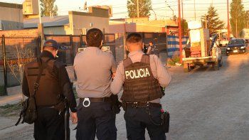 vecinos y policias evitaron la usurpacion de una vivienda vecinos y policias evitaron la usurpacion de una vivienda