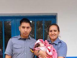 La Sargento Irene Cibrián le salvó la vida a la bebé de dos meses. La Sargento Irene Cibrián le salvó la vida a la bebé de dos meses.