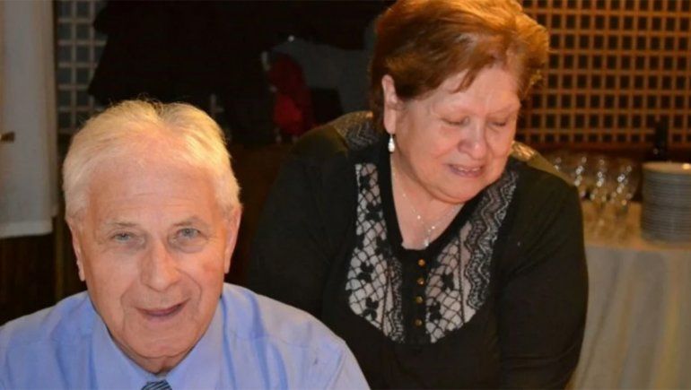 Por coronavirus, un matrimonio de abuelos murió con minutos de diferencia