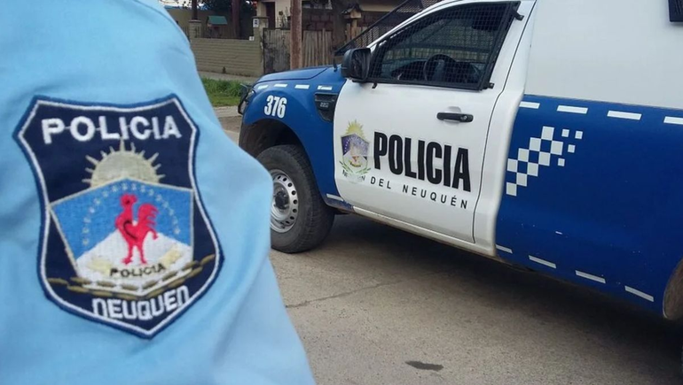 Un hombre pelea por su vida tras ser golpeado, prendido fuego y arrojado a un pozo