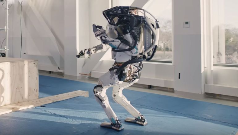 El robot de Boston Dynamics baila como el mejor. El robot de Boston Dynamics baila como el mejor.
