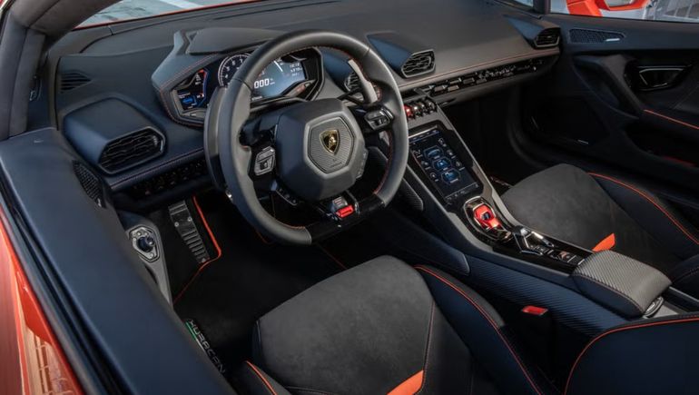 El impactante interior del Lamborghini Huracan. El impactante interior del Lamborghini Huracan.