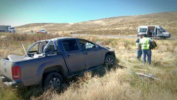 una familia de la pampa regresaba de la cordillera y volco cerca de piedra del aguila