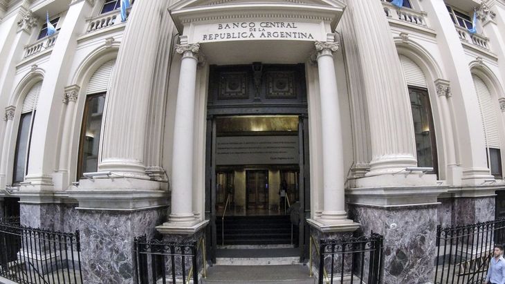 La acumulación de reservas convive con un sistema financiero volátil, tasas elevadas y un crédito que no logra reactivarse. La acumulación de reservas convive con un sistema financiero volátil, tasas elevadas y un crédito que no logra reactivarse.