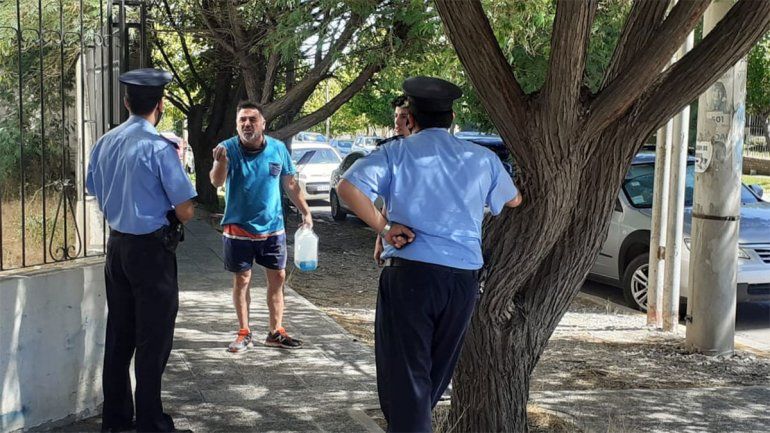 Amenazó con prenderse fuego frente a Ciudad Judicial