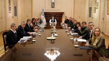 Al finalizar el Tedeum del 25 de Mayo, Javier Milei se reunió con su gabinete en la Casa Rosada. Al finalizar el Tedeum del 25 de Mayo, Javier Milei se reunió con su gabinete en la Casa Rosada.