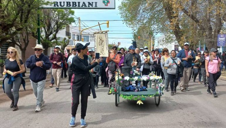 Una multitud peregrinó este domingo en Neuquén para venerar a la Virgen de Luján