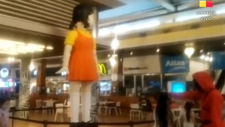 Polémica en un shopping de Avellaneda por una recreación de El juego del calamar