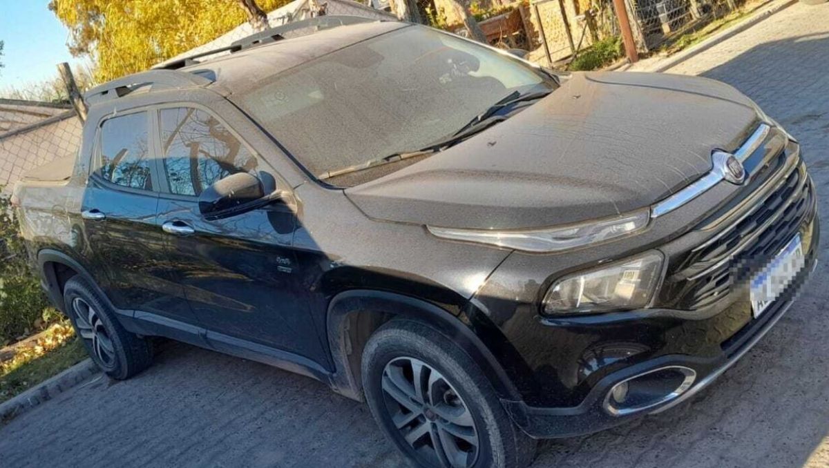 Encontraron una camioneta robada abandonada en el Hospital de Centenario