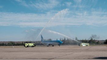 bautizaron en neuquen el nuevo avion de aerolineas bautizaron en neuquen el nuevo avion de aerolineas