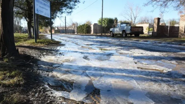 La ola polar impacta en toda la provincia con bajas históricas de temperatura.
