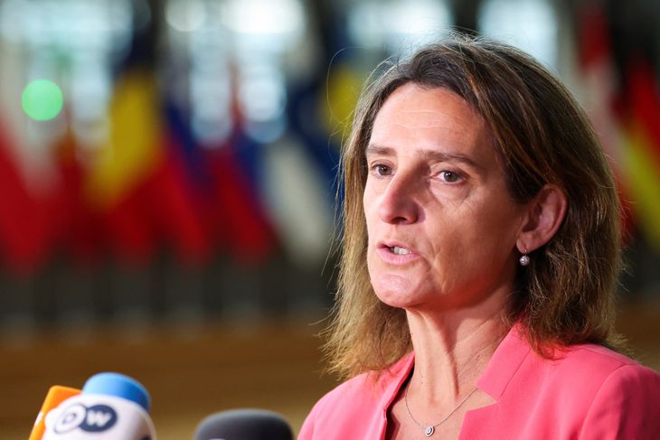 FOTO DE ARCHIVO: La ministra española para la Transición Ecológica