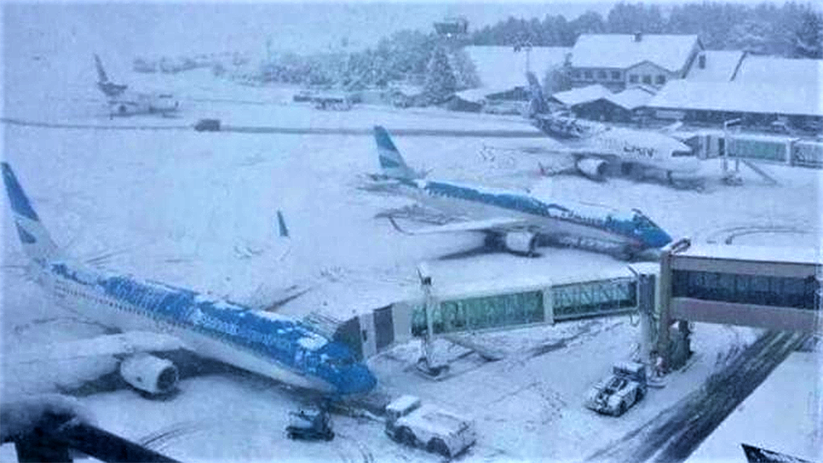 Si Abre El Aeropuerto De Bariloche Esperan Vuelos Este Domingo