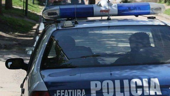 Ahorcó a su mujer con un cordón e intentó degollarse